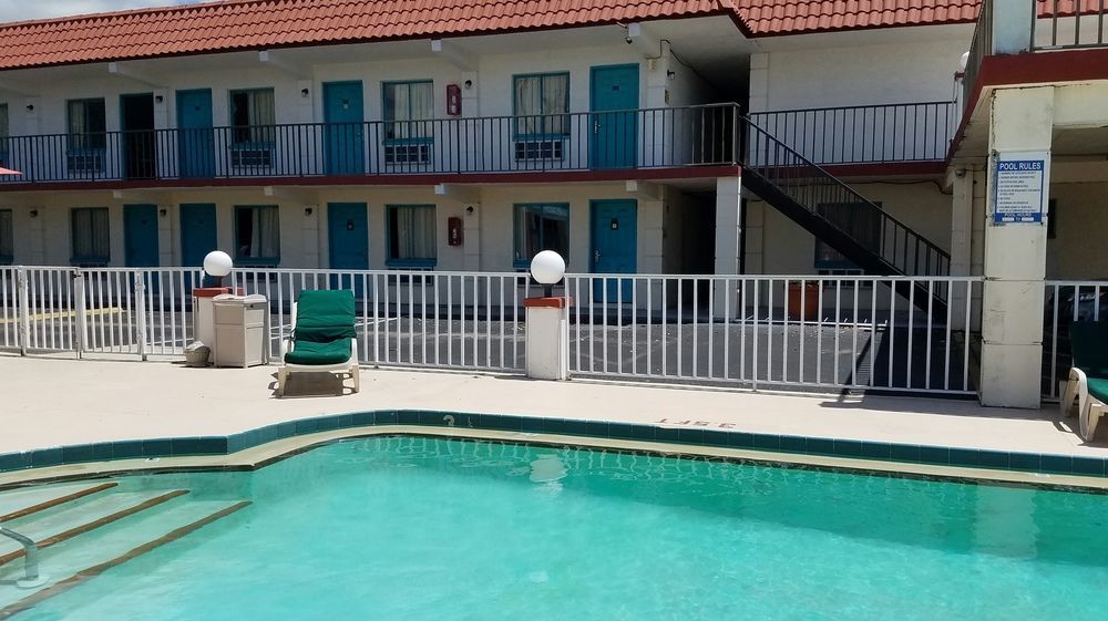 Clearwater Inn Safety Harbor Exterior photo